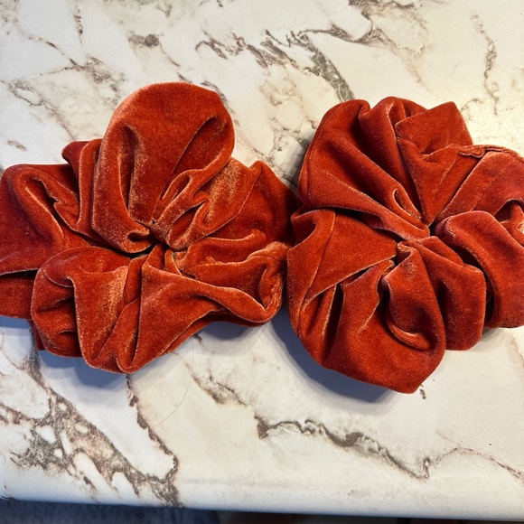 Hair Scrunchies 2 Gigantic Rust Velvet No Ouch - Picture 2 of 6